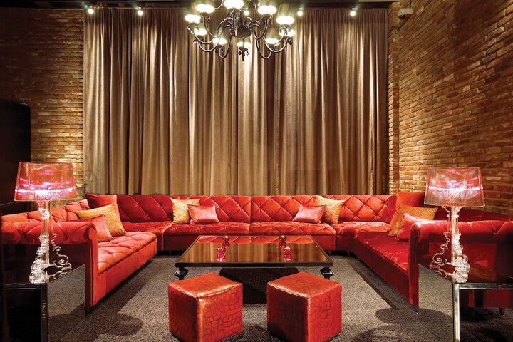 Lounge 45 of 50