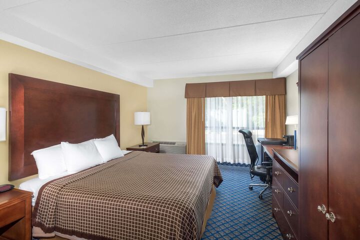 Days Inn by Wyndham Geneva / Finger Lakes