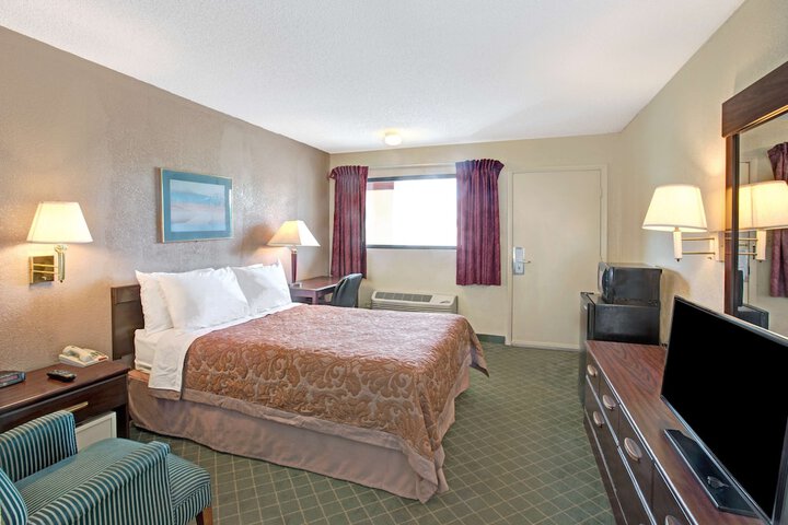 Super 8 by Wyndham Shelby