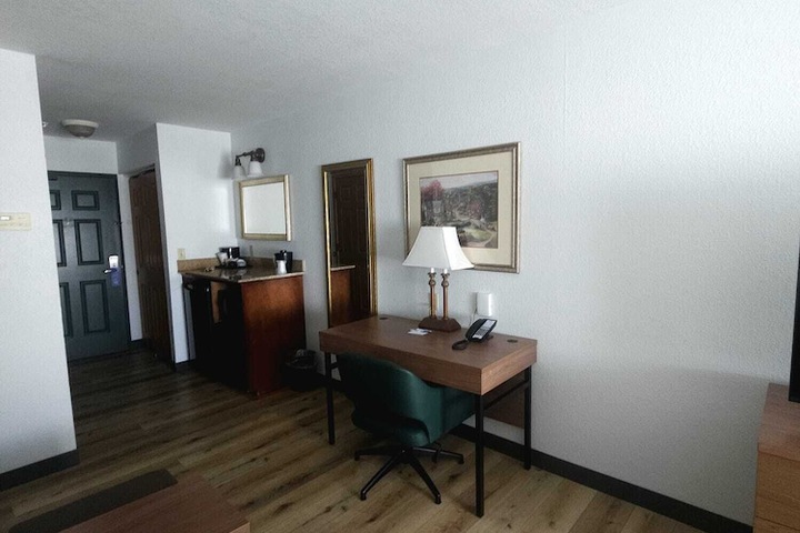 Wingate Suites by Wyndham Youngstown - Austintown