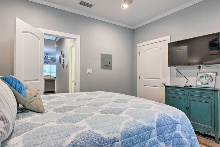 Dauphin Island Retreat: 2 Blocks to Beach!