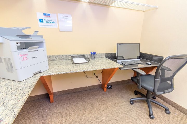 Business Center 82 of 83