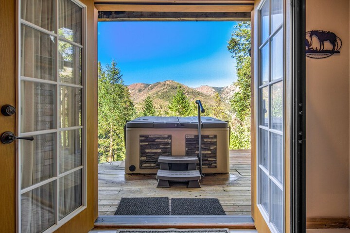 Mountain Getaway Cabinhot Tub & Pool Table4bd