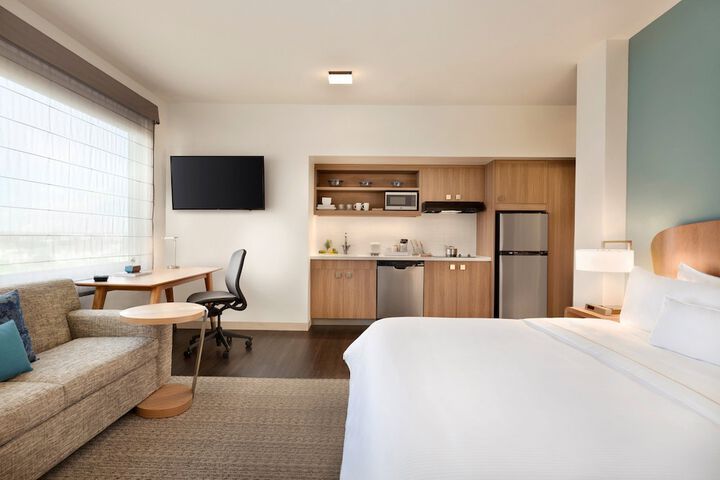 Room 32 of 76