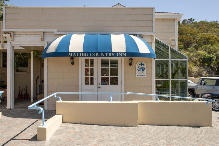 Malibu Country Inn