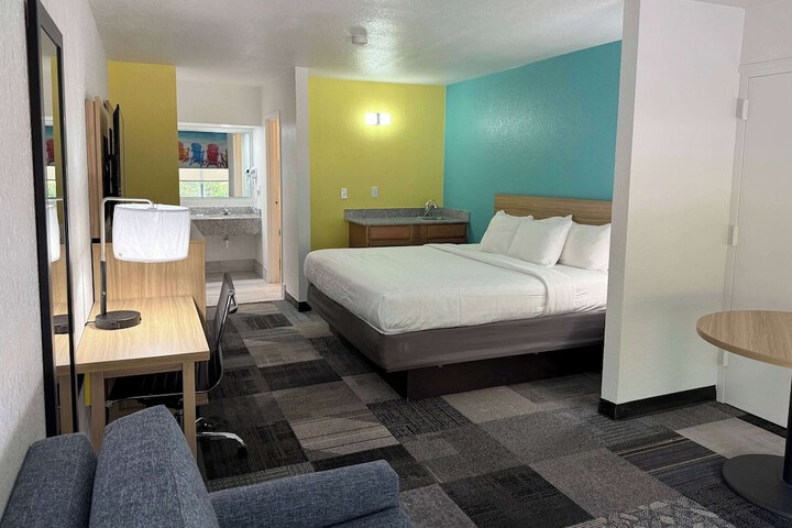 Days Inn by Wyndham Eglin AFB