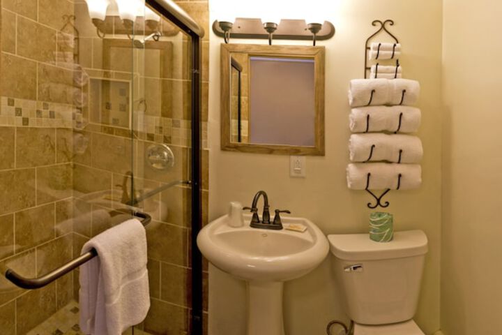 Room 13 of 33