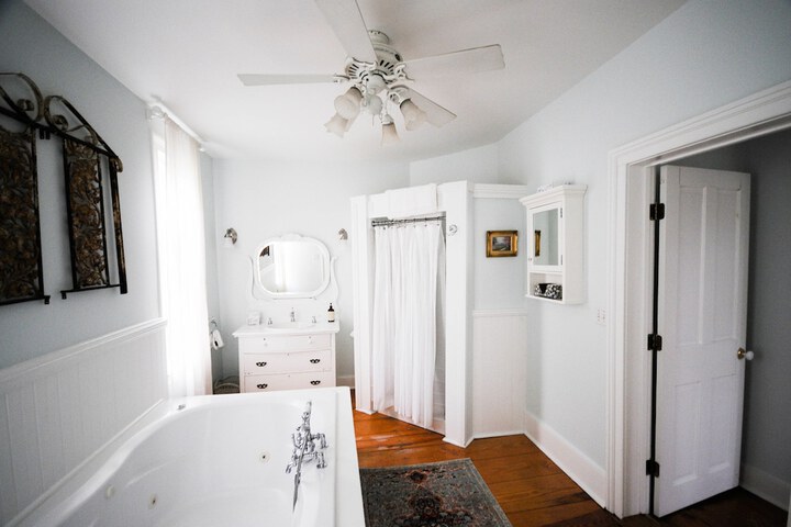Room 43 of 76