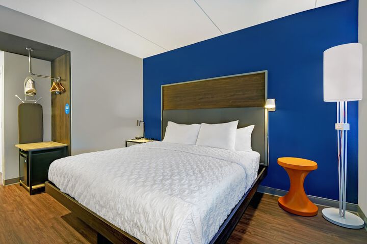 Room 11 of 51