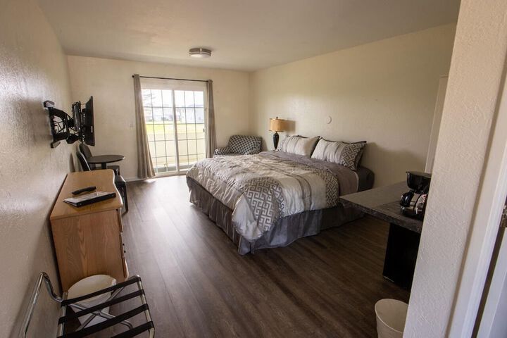 Pacific City Inn