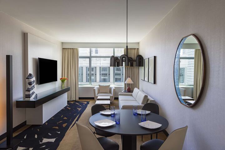 Room 21 of 76