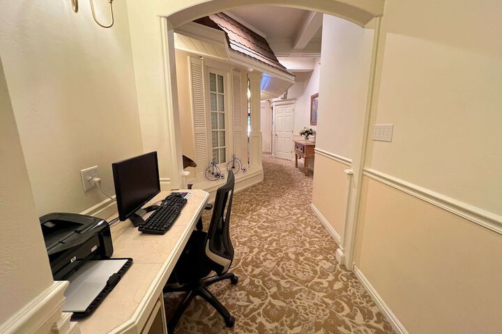 Business Center 46 of 46