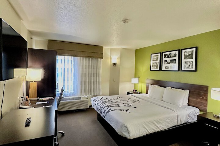 Room 27 of 34