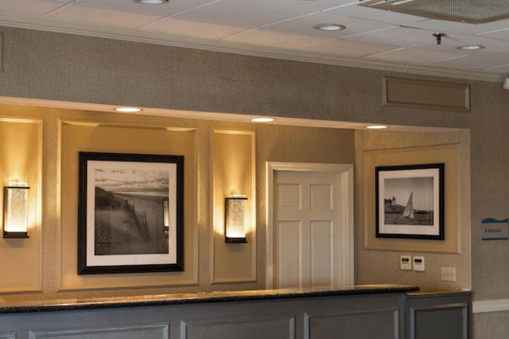 Newport Beach Hotel & Suites