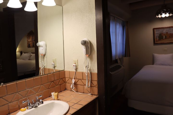 Sagebrush Inn & Suites