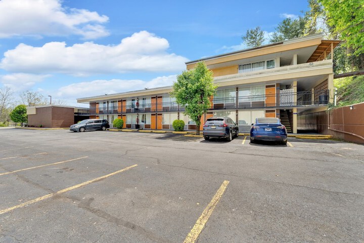 Bristol Parkway Inn