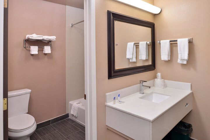 Room 10 of 19