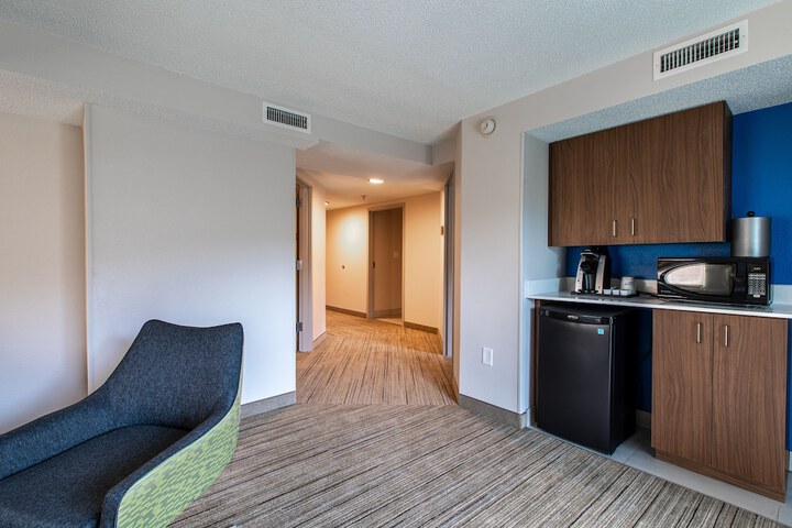 Room 28 of 48