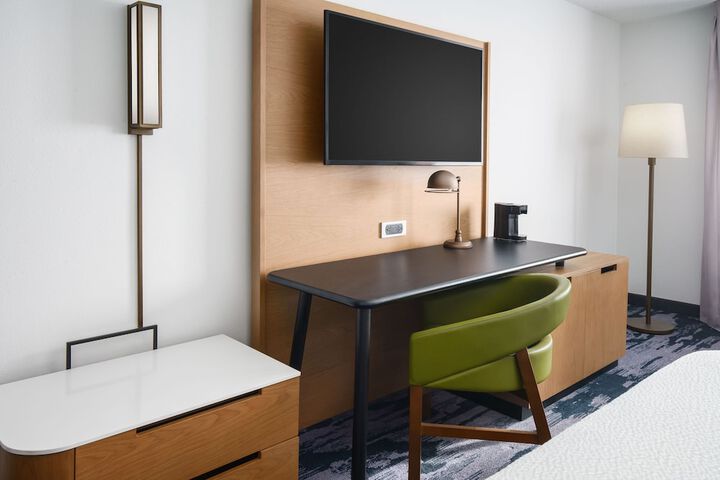 Room 16 of 28