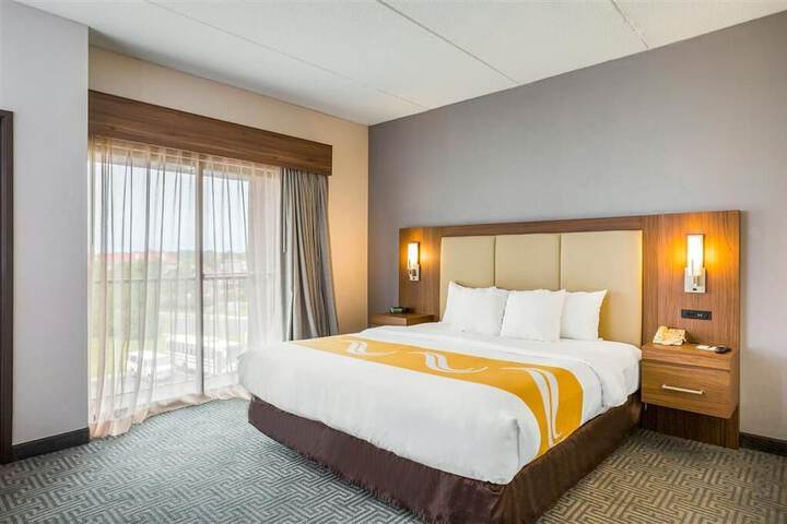 Room 17 of 34