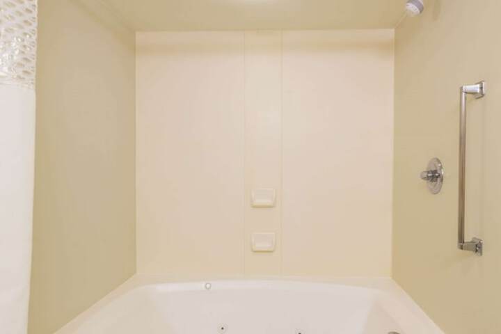 Room 26 of 33