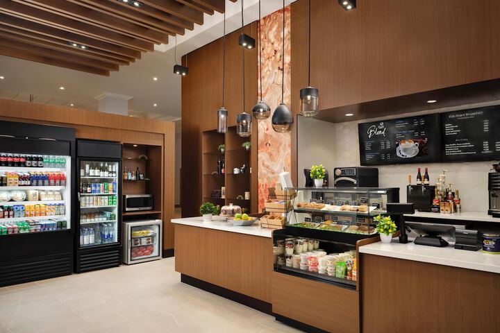 Hotel Zessa Orange County Airport a DoubleTree by Hilton
