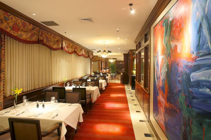 Dining 34 of 52