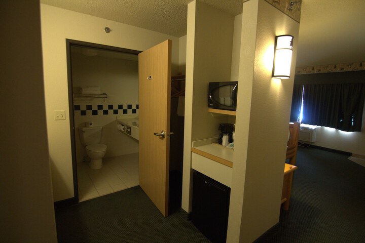 Shell Lake Lodge a Travelodge by Wyndham