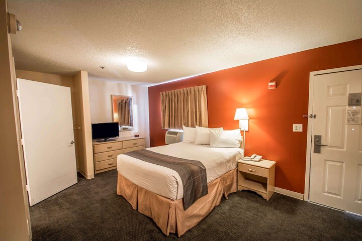 Room 27 of 32