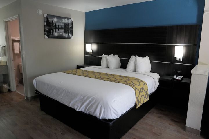 Room 25 of 48