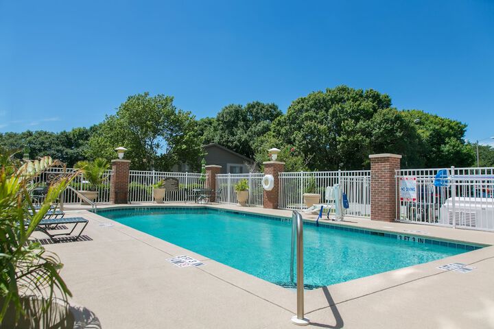Pool 14 of 39