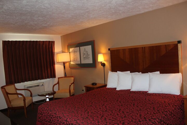 Room 33 of 85