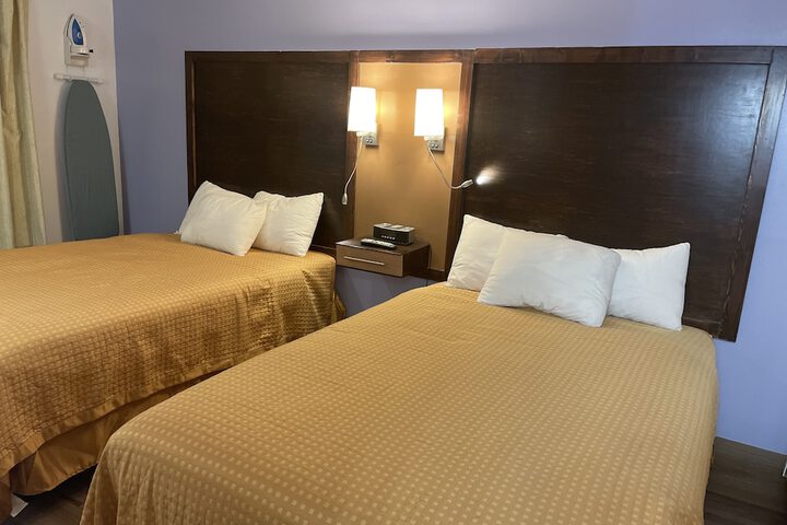 Room 4 of 28