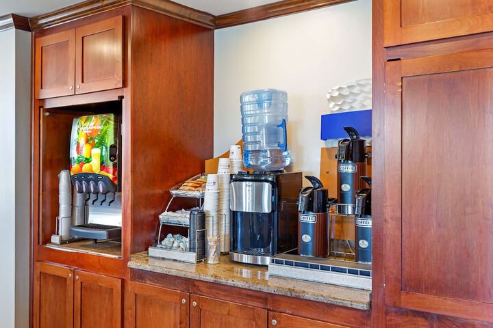 Breakfast/Coffee Service 40 of 44