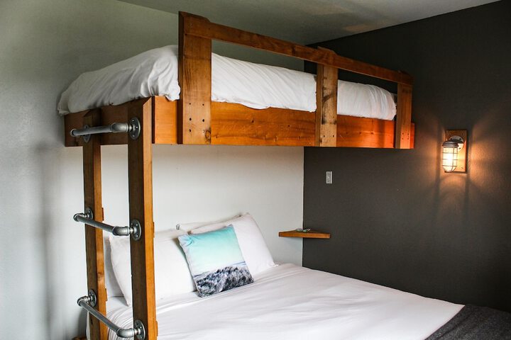 Room 95 of 147