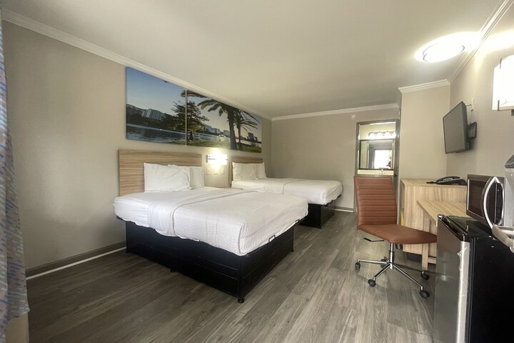 Room 6 of 30