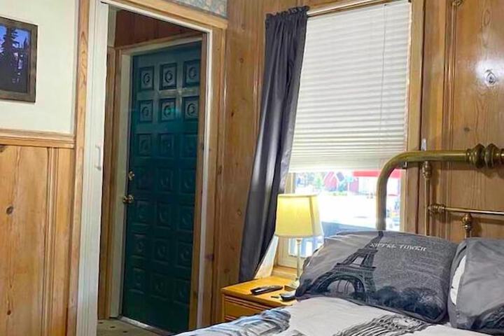 Room 17 of 28