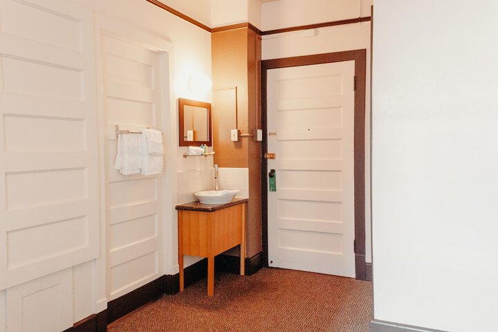 Room 13 of 24