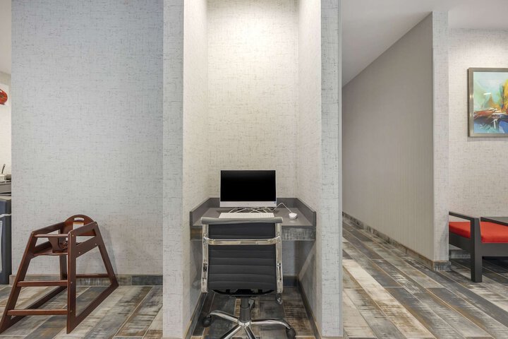 Business Center 32 of 32