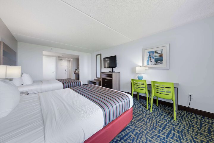 Room 33 of 48