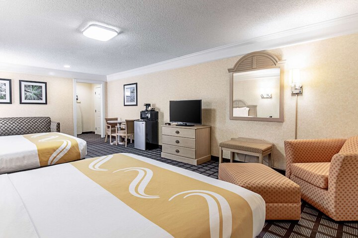 Room 25 of 41