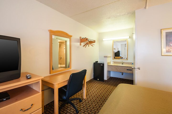 Room 11 of 23