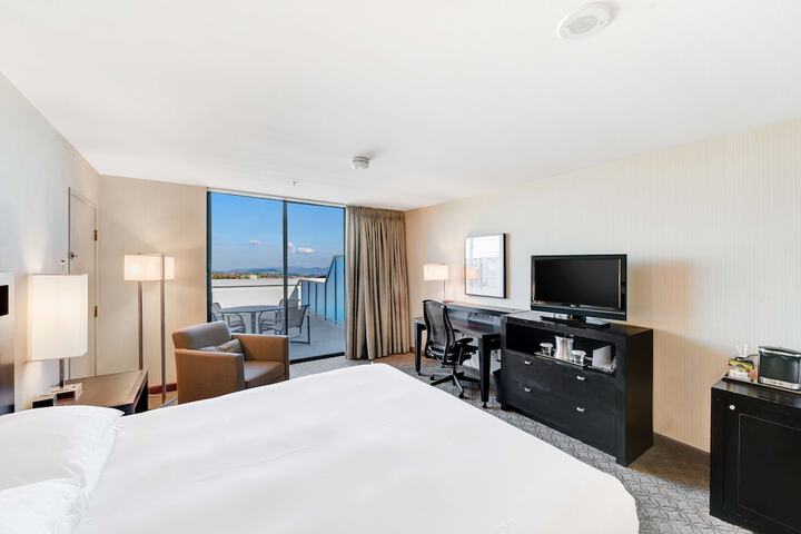 Room 73 of 100