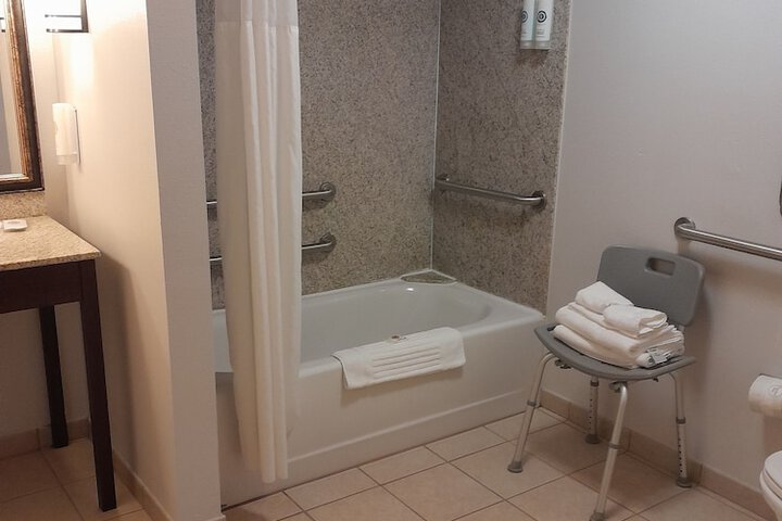 Comfort Suites Altoona North