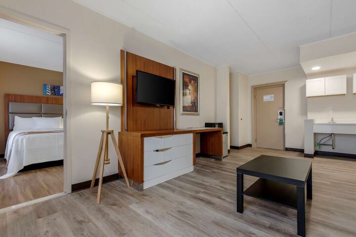 Room 13 of 40