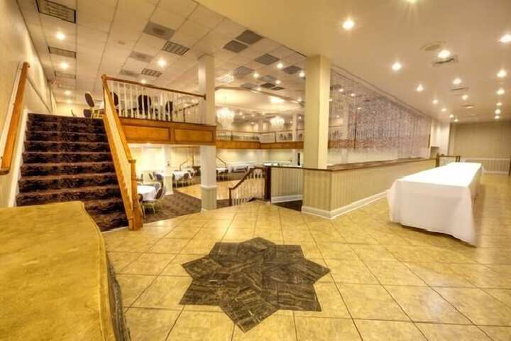 Ballroom/Hall 33 of 41