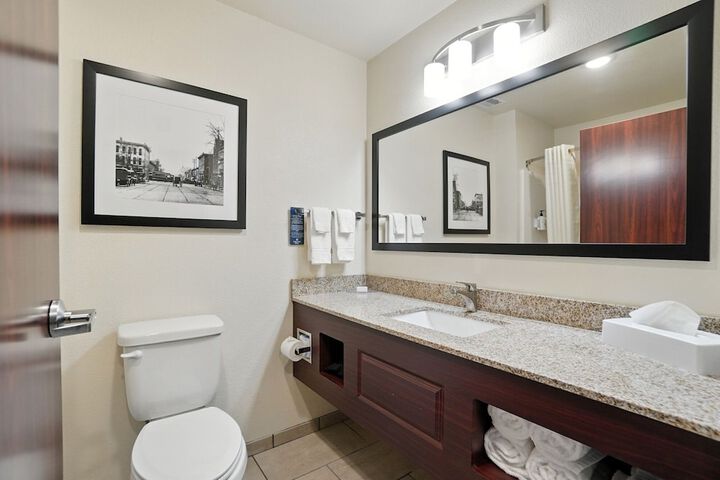 Cobblestone Hotel & Suites-Bellefontaine