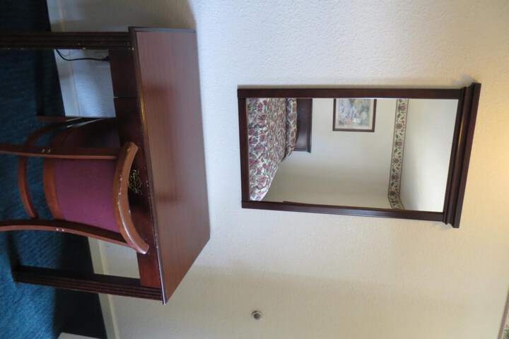 Room 33 of 40