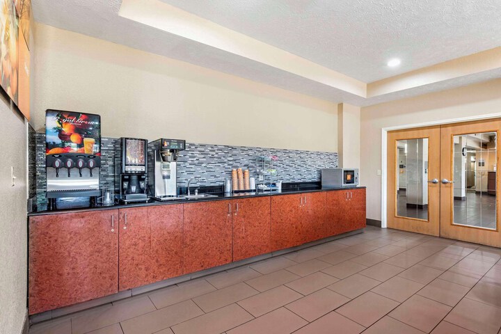 Comfort Suites Merrillville near US 30