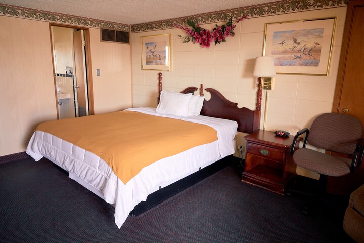 Room 6 of 14